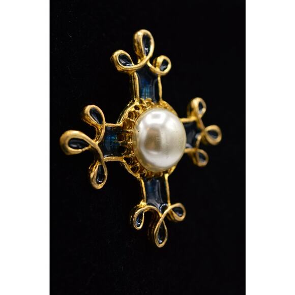 Vintage Maltese Cross Pin Brooch Navy Enamel Gold Tone Pearl Chunky 80s Bin1 - Picture 4 of 8